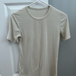 Lululemon Athletica Cream Short Sleeve Tee